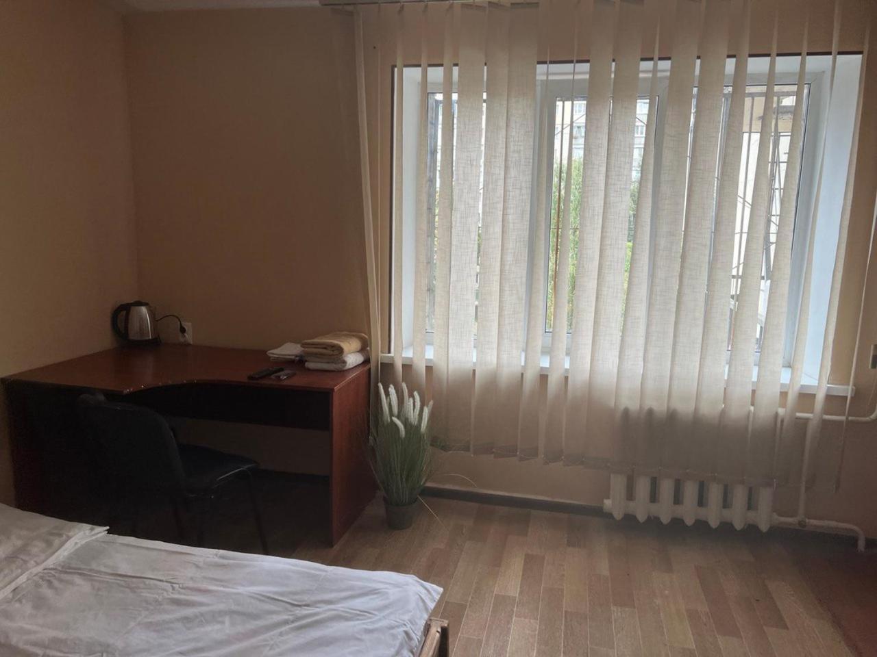 Hostel Krone Gok Zatishok Kyiv Exterior photo