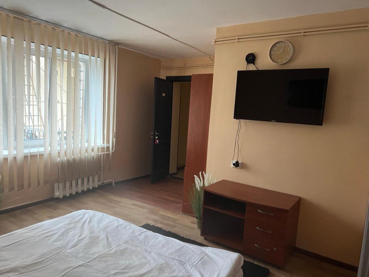 Hostel Krone Gok Zatishok Kyiv Exterior photo